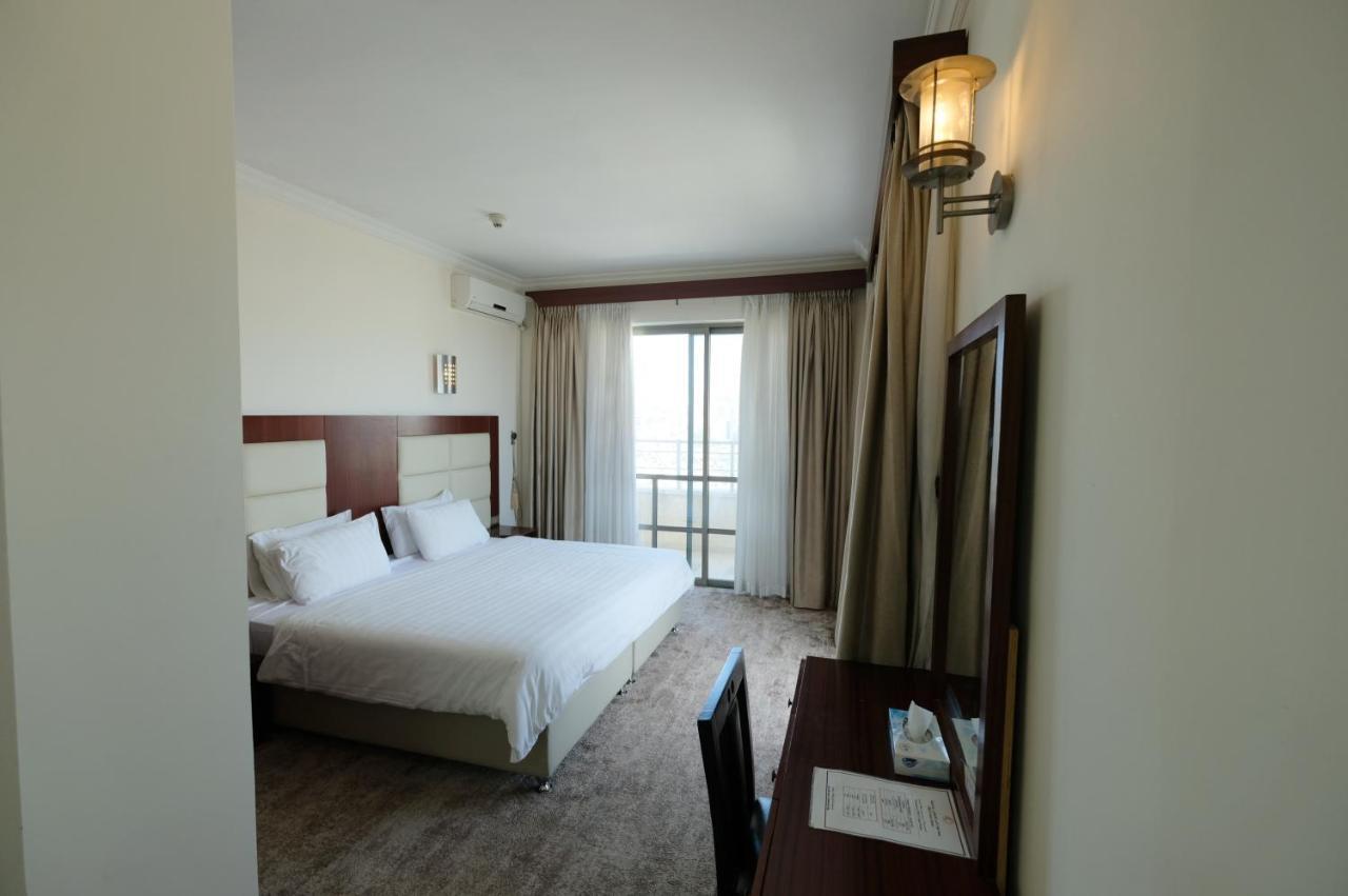 Red Crescent Guesthouse Рамала Екстериор снимка