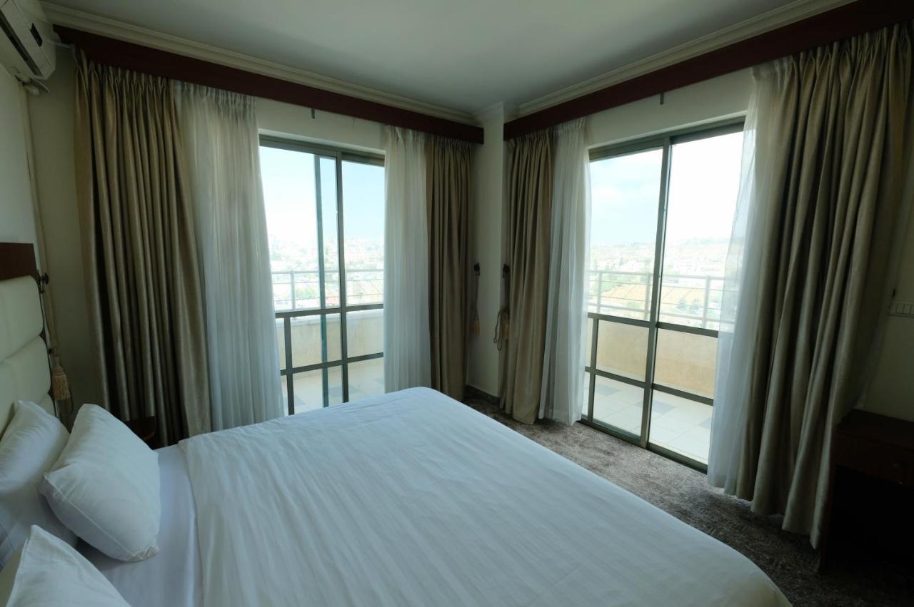 Red Crescent Guesthouse Рамала Екстериор снимка