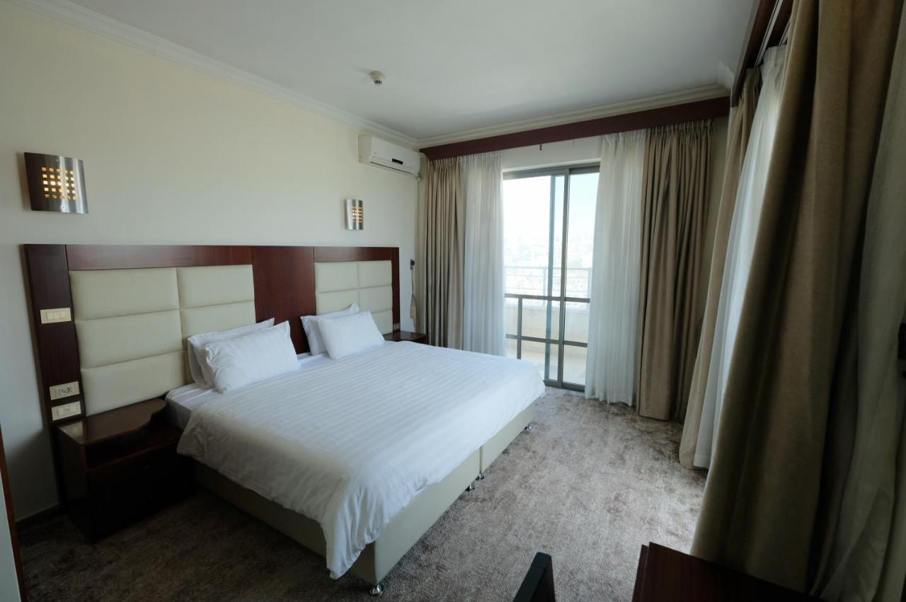 Red Crescent Guesthouse Рамала Екстериор снимка